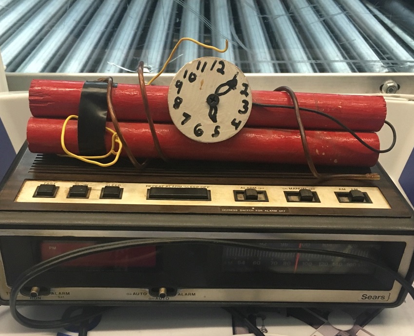 This replica Improvised Explosive Device (IED) was in a traveler’s carry-on bag at the Chicago O’Hare International Airport (ORD). 