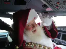 Santa sits in the cockpit of a Delta Air Lines plane at John F. Kennedy International Airport, although we don’t expect it will put his reindeer out of business. This Santa also appeared in the Macy’s Thanksgiving Day Parade. (Photo courtesy of TSA JFK)