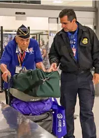Luis Muñoz Marín International Airport officer talks with 101-year-old veteran. (Photo courtesy of Carlos Z. Cardona)